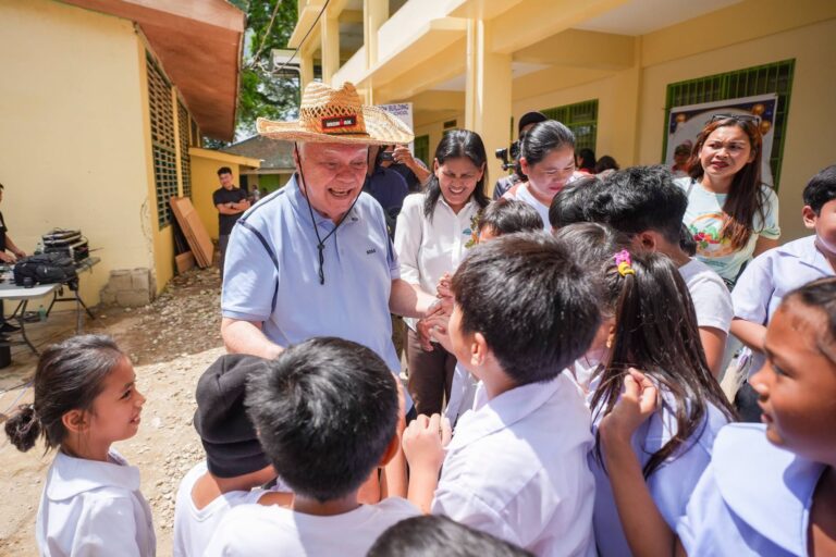 INAUGURATION OF THE FIRST SOLAR-POWERED SCHOOL BUILDING, HEADED BY MAYOR BAYRON