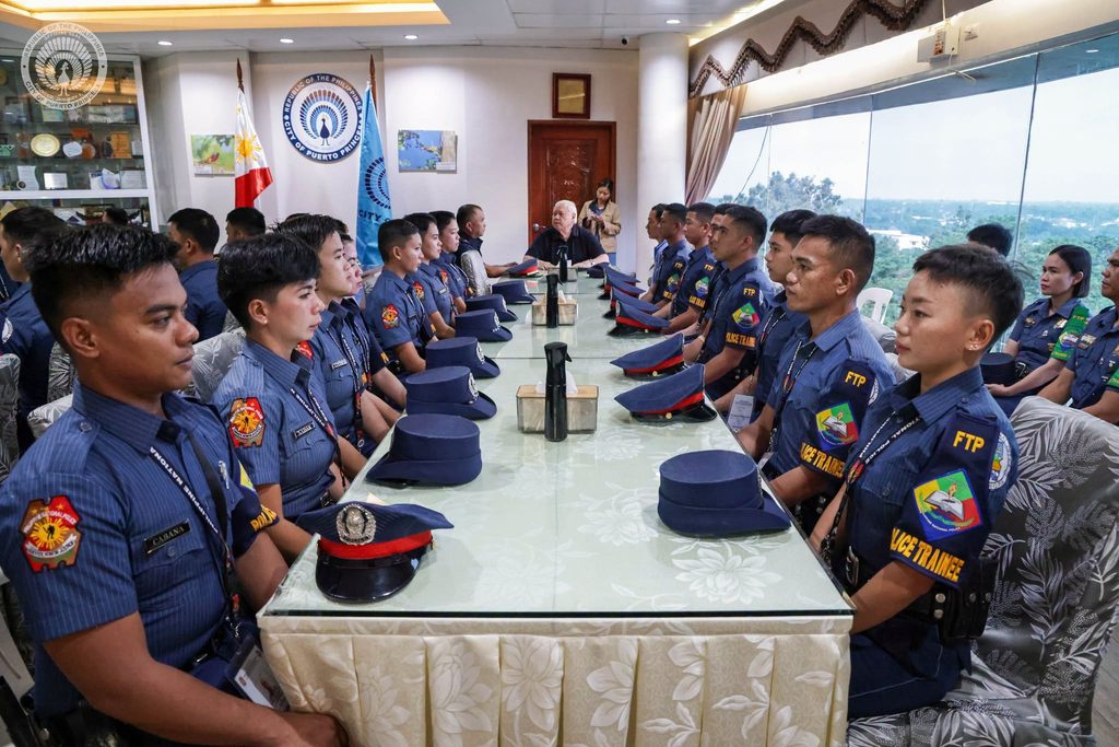44 POLICE TRAINEES NG PUERTO PRINCESA CITY POLICE OFFICE, PORMAL NA IPRINISENTA KAY MAYOR BAYRON