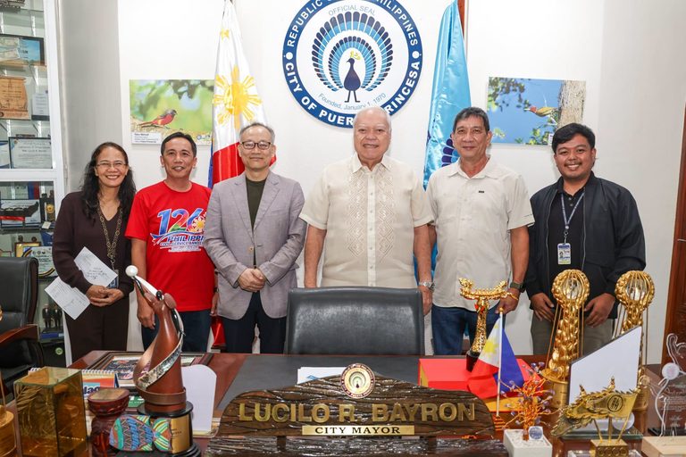 PEMSEA OFFICIAL PAYS COURTESY CALL ON MAYOR BAYRON, DISCUSSES MARINE PLASTIC REDUCTION PROJECT